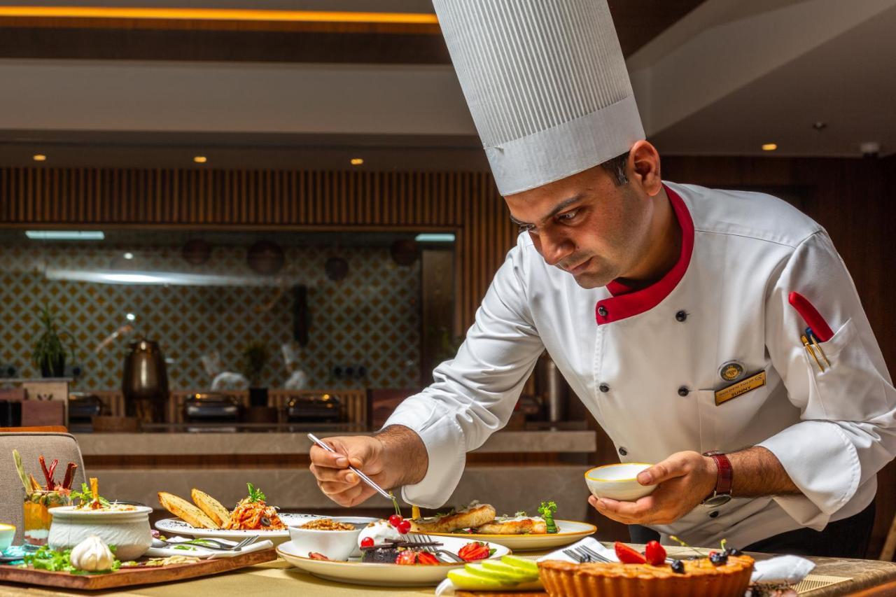Golden Tulip Jalandhar Hotel Екстериор снимка