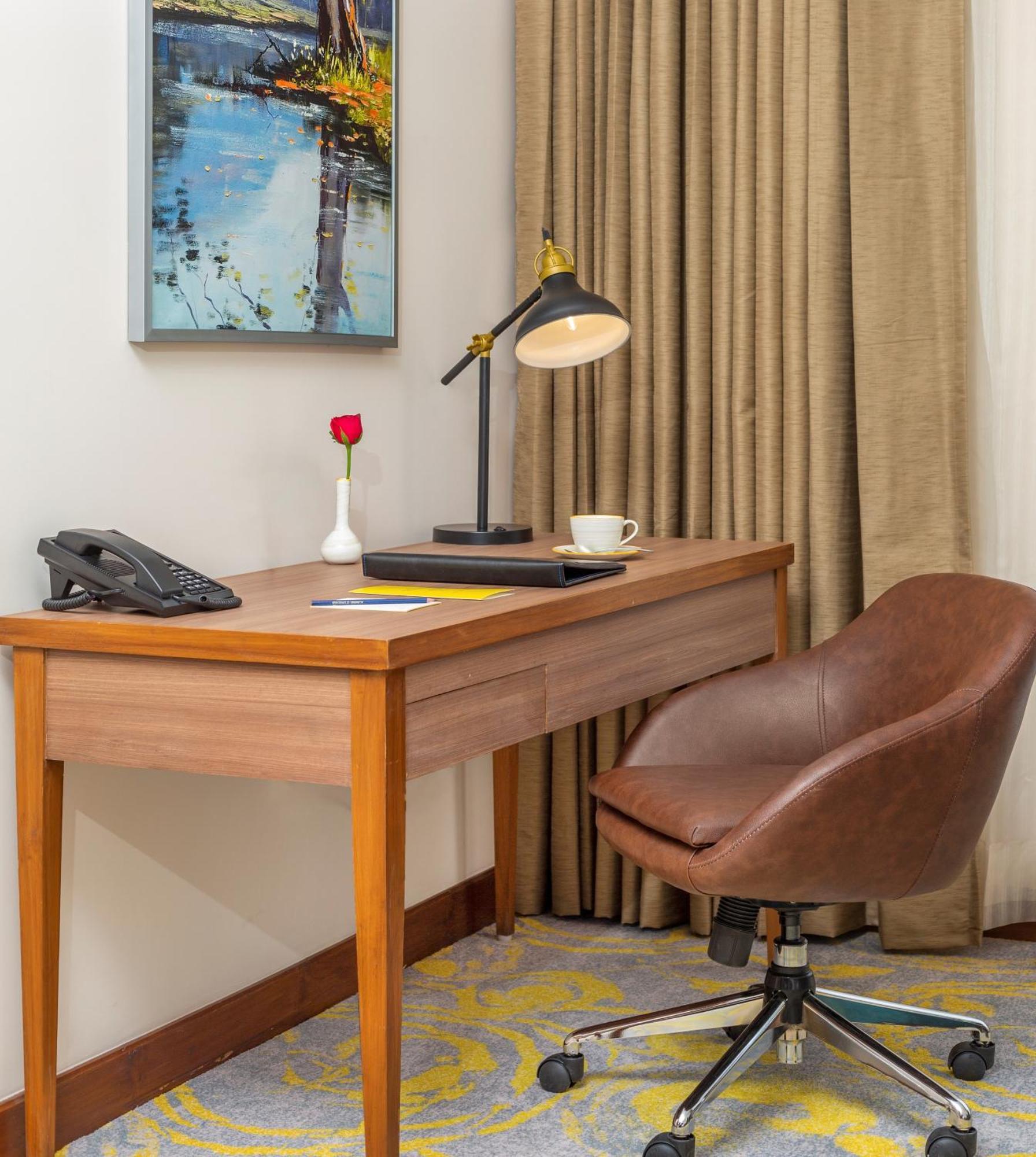 Golden Tulip Jalandhar Hotel Екстериор снимка