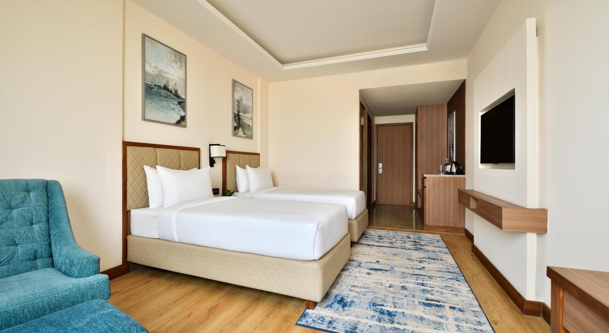 Golden Tulip Jalandhar Hotel Екстериор снимка