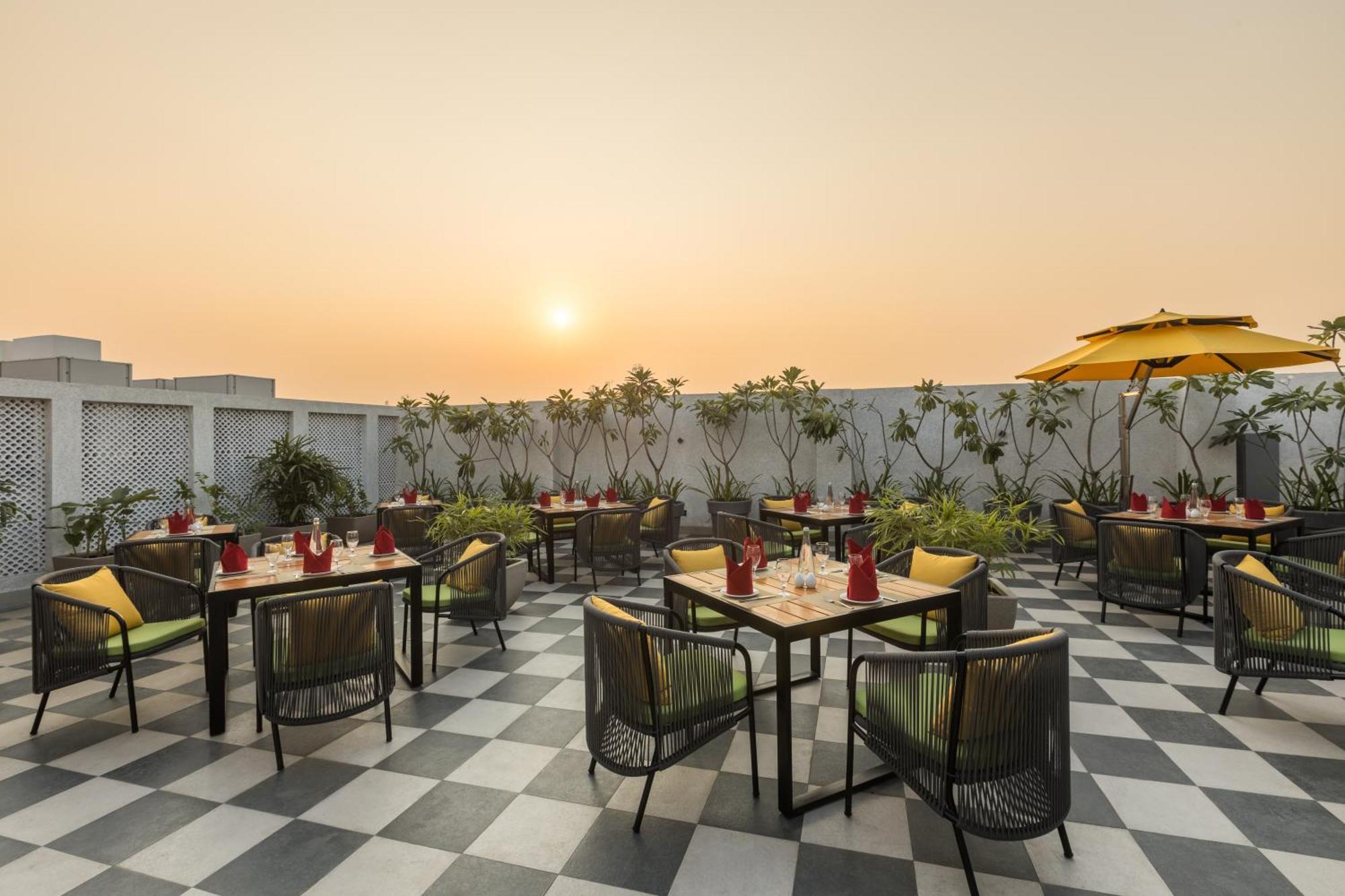Golden Tulip Jalandhar Hotel Екстериор снимка